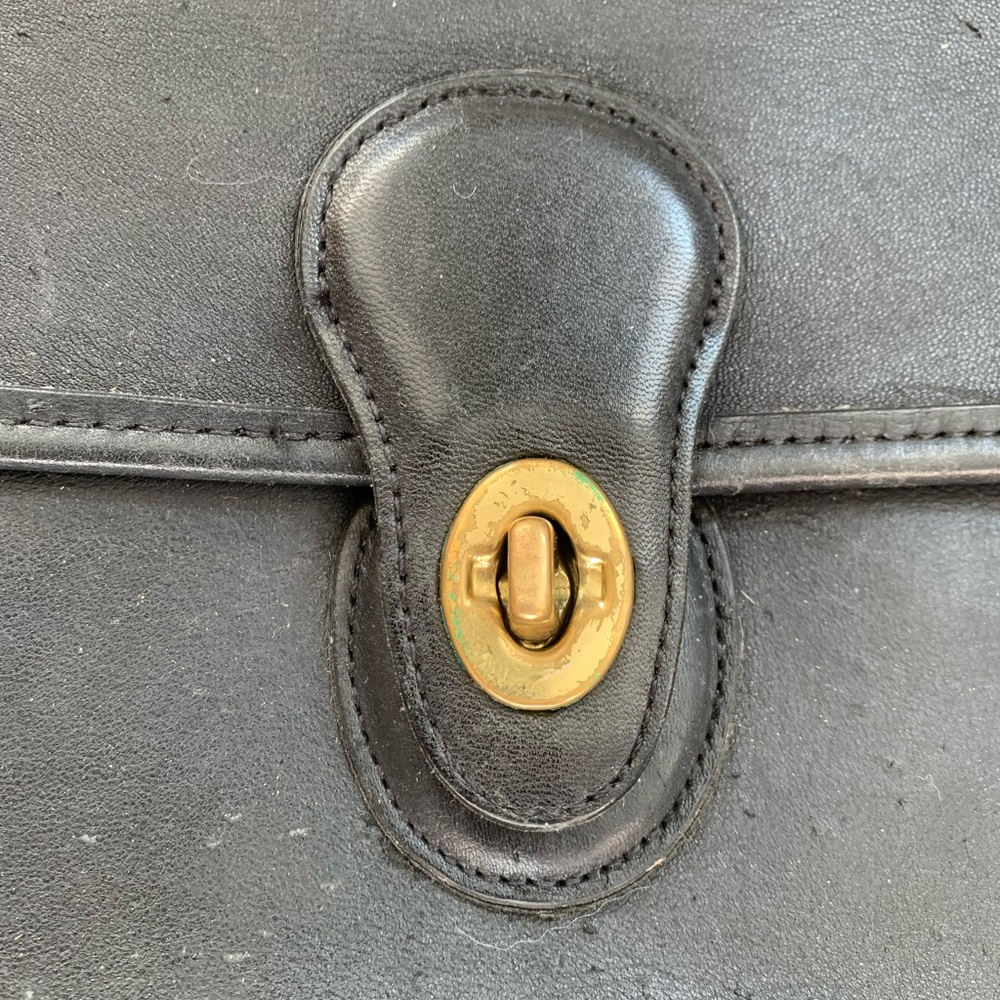 Coach Vintage Black Leather Shoulder Bag - Picture 9 of 10